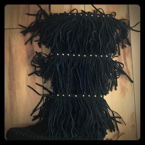 Fun fringe boot brand new!Faux suede!